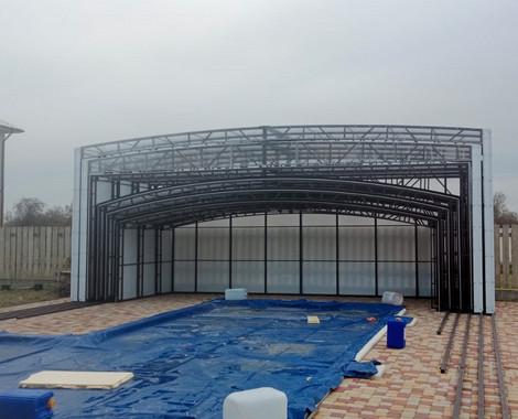 Раздвижной павильон на рельсах из гнутых стальных ферм для широких и общественных бассейнов — фото 2